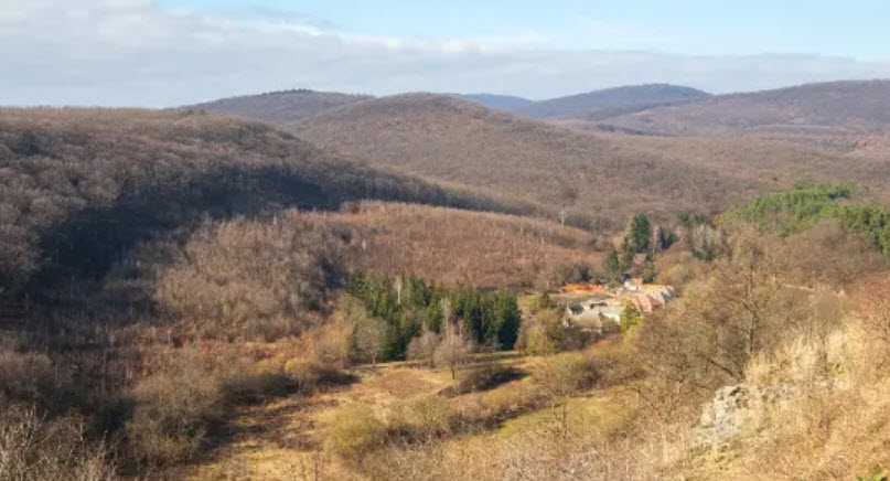 Örsúr Vára, Hungary